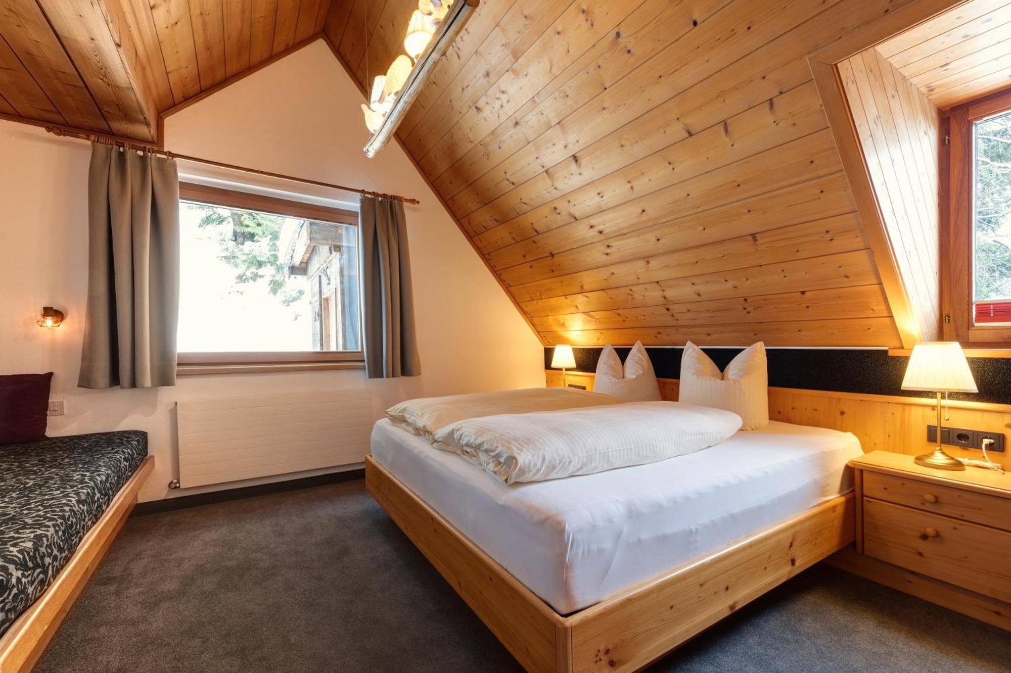 Hotel Pension Kirchplatz Sankt Anton am Arlberg Quarto foto