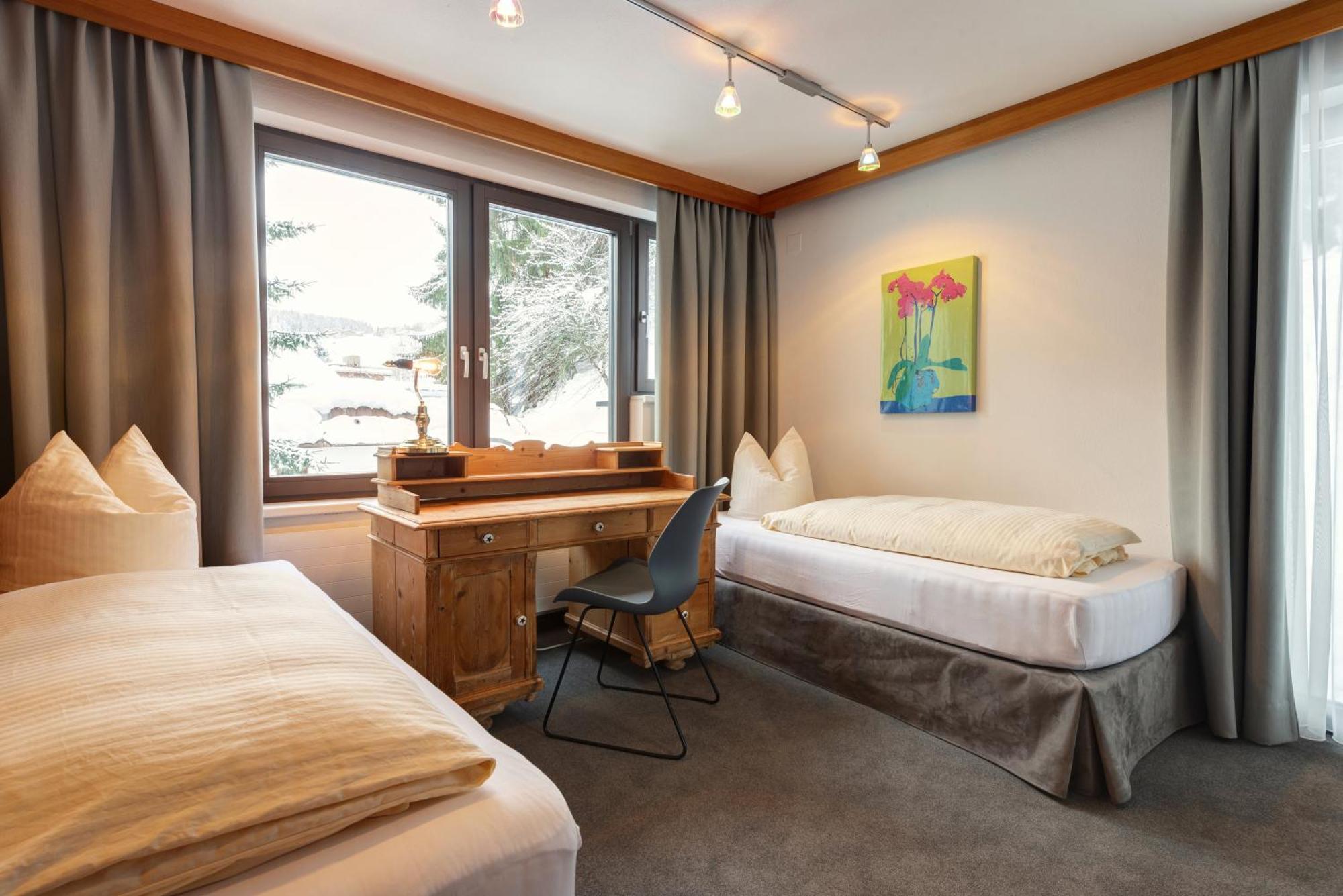 Hotel Pension Kirchplatz Sankt Anton am Arlberg Quarto foto