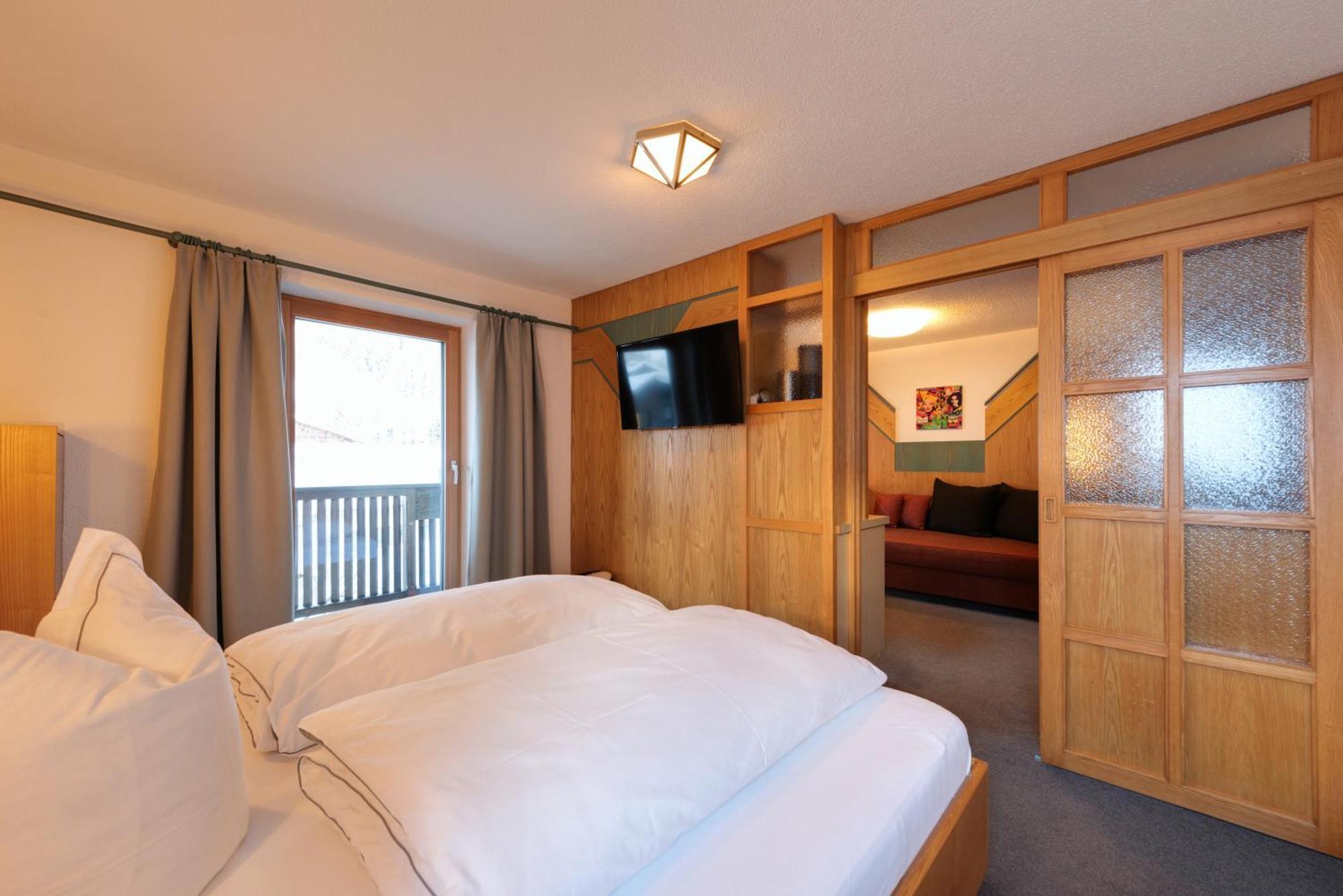Hotel Pension Kirchplatz Sankt Anton am Arlberg Quarto foto