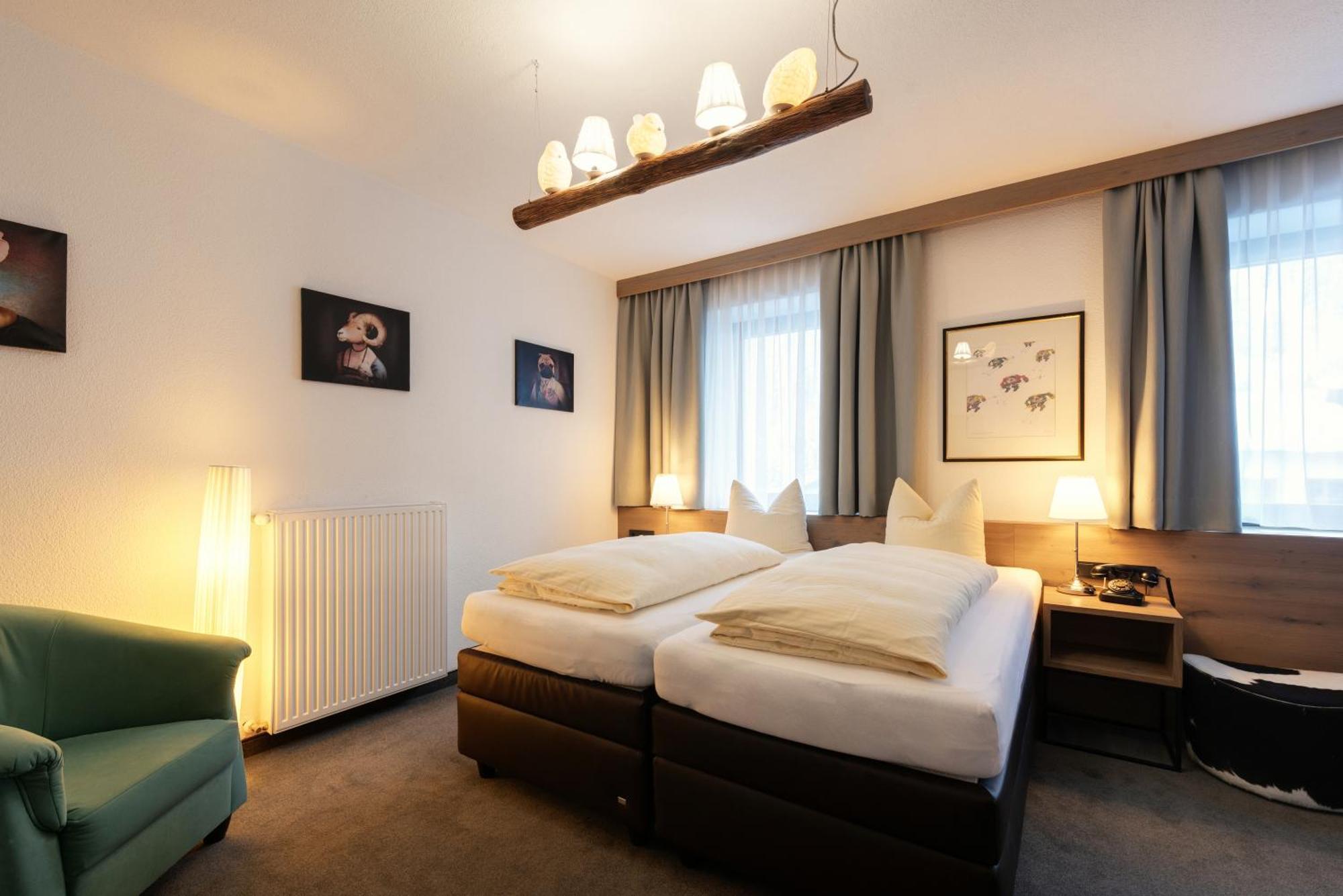 Hotel Pension Kirchplatz Sankt Anton am Arlberg Quarto foto