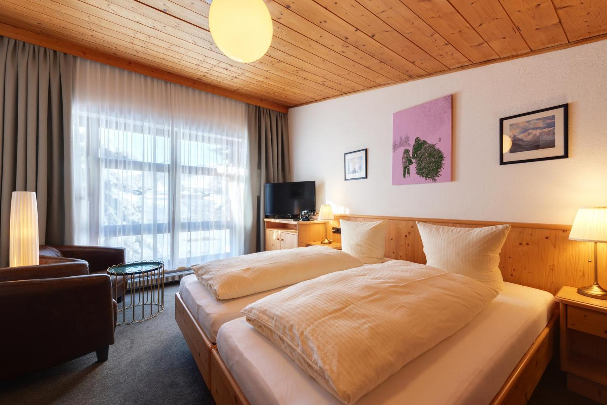 Hotel Pension Kirchplatz Sankt Anton am Arlberg Quarto foto